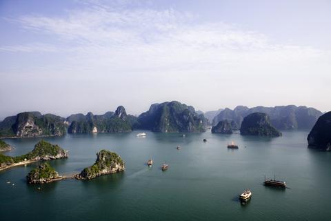 Mai Chau, Ninh Binh, Halong Bay 5 Day Tour Vietnam